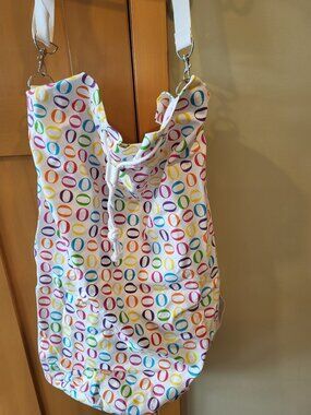 NWT XLarge Oprah Duffle Bag - 2 straps to carry - from The Oprah Store!!
